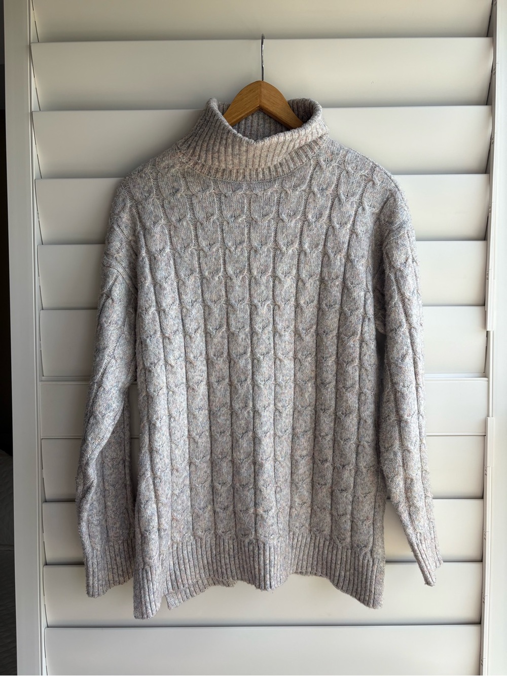 Design History Turtleneck Cable Knit Sweater - Light Gray